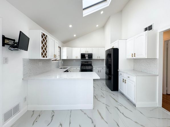 133 Rockville Ave #2