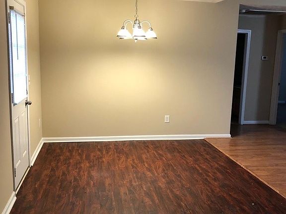 3rd image of 319 Dunlop Dr