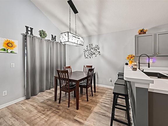 4th image of 909 15TH STREET NE