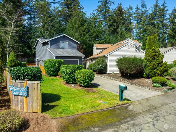 4722 82nd Avenue Ct W, University Place, WA 98466