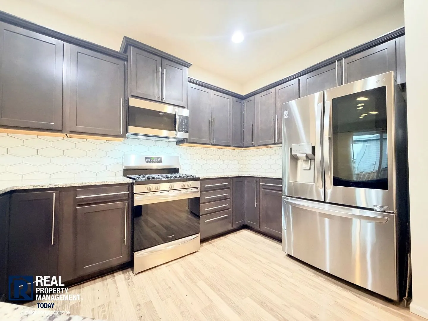 Spacious 5-Bedroom Puyallup Home with Bonus Room & Fully Fenced Yard! — Photo 4