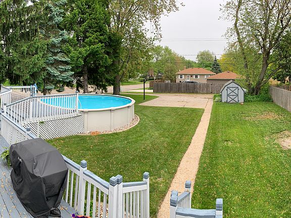 Backyard-Heated Pool 