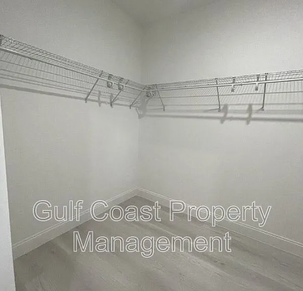 662 Windermere Dr — Photo 18