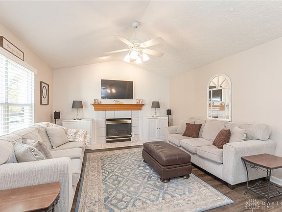 3rd image of 2233 Appleblossom Dr