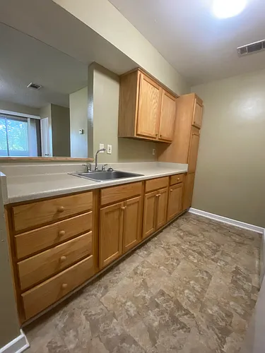 OAKVIEW APARTMENTS Photo 1