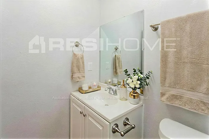 3705 SW 44th St — Photo 8