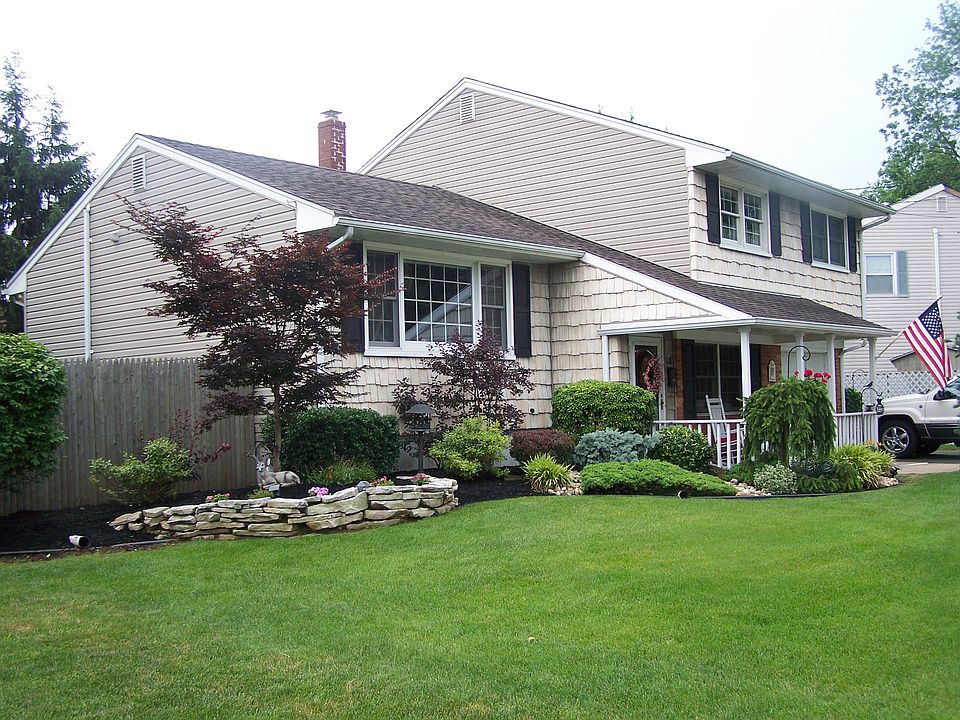 2nd image of 18 Pine St