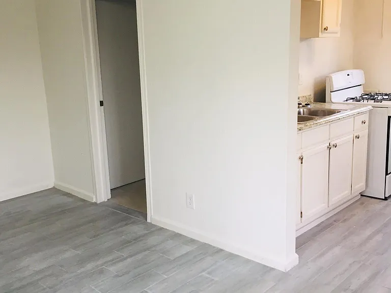 Great Studio with full separate kitchen