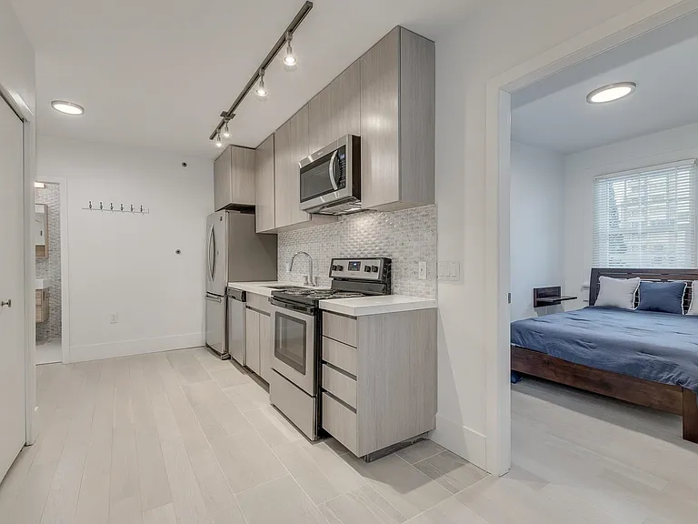 1425 Haro St #203 — Photo 11