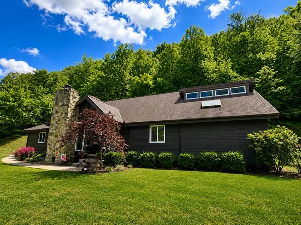 182 Jimmies Creek Rd, Regina, KY 41559