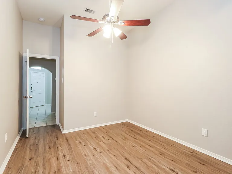 2307 Jefferson Crossing Dr — Photo 13