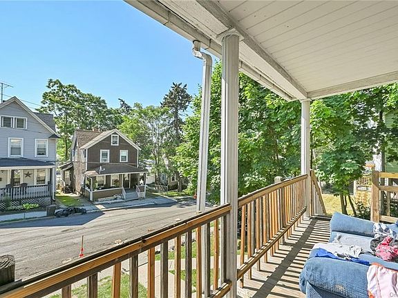 5th image of 131 Linden Ave