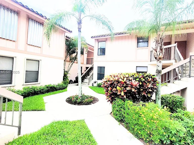 3355 Jaywood Ter #J113 — Photo 26