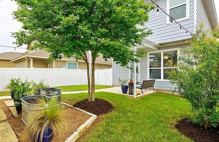 934 Lost Pines Ln — Photo 5