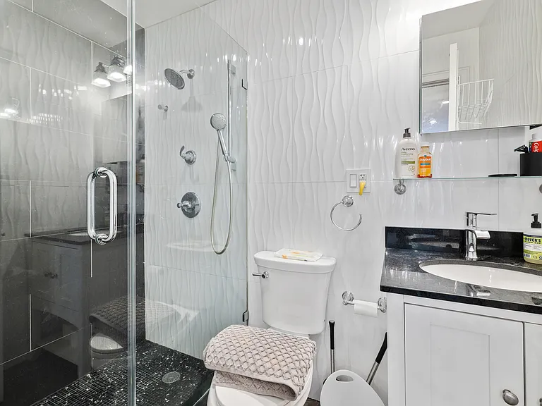 89 Christopher St #4 — Photo 5