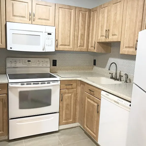 677 Quincy Shore Dr — Photo 6