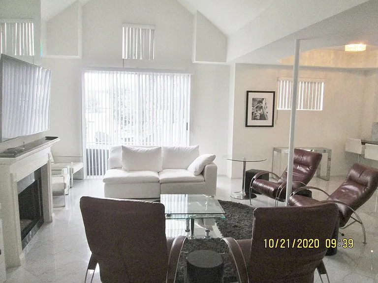Lido Apartments - 639 Huntley Dr — Photo 31