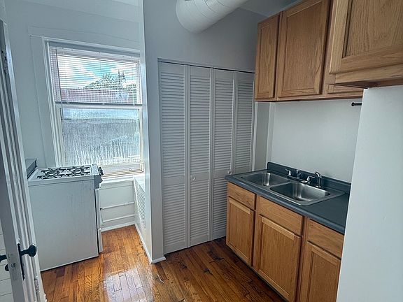 2nd image of 4314-28 W Irving Park Rd #2-4326