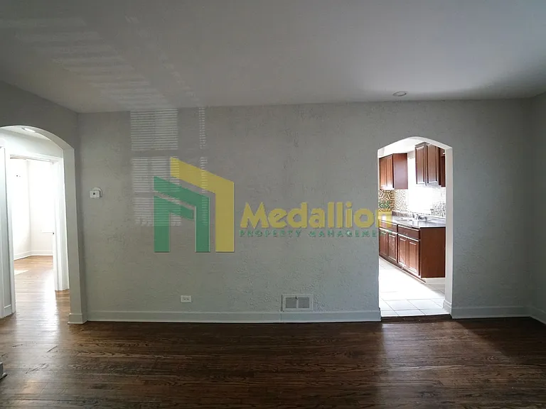 10123 S Crandon Ave — Photo 3