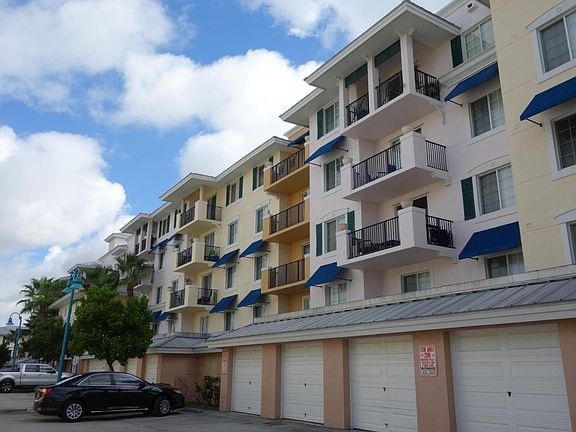 Lg One Car Garage Plus Add'l Parking!!!!
