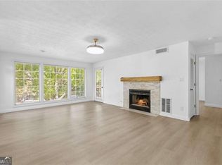 204 Berkeley Woods Dr, Duluth, GA 30096