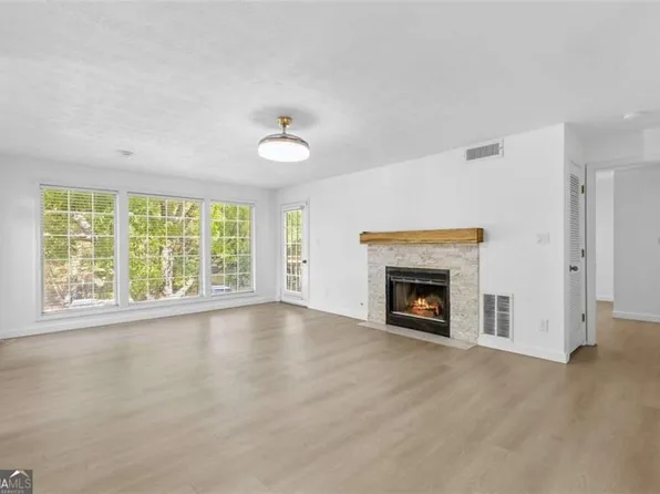204 Berkeley Woods Dr, Duluth, GA 30096