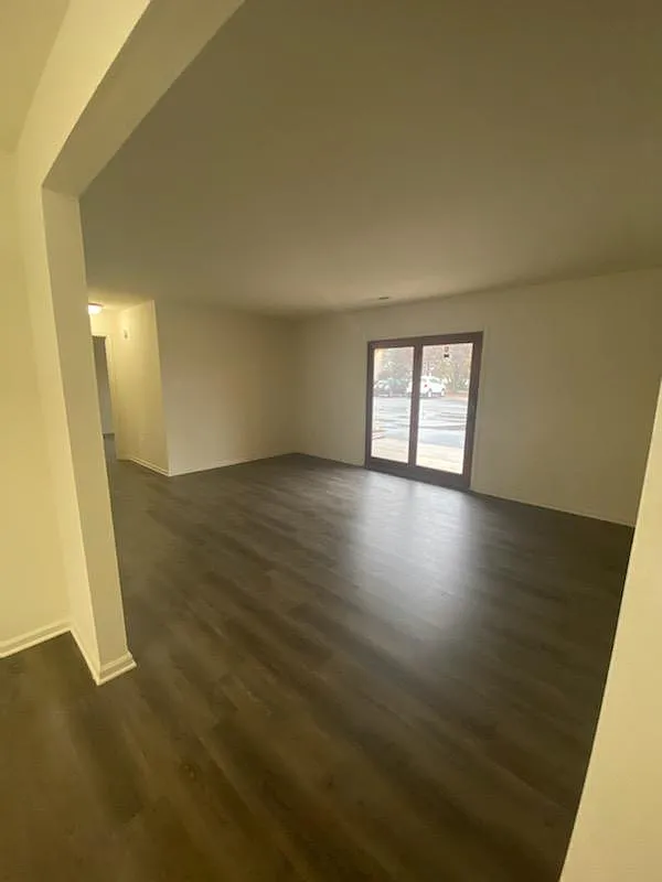 2 bed, 1.5 bath, 1036 sqft, $1,600 — Photo 2