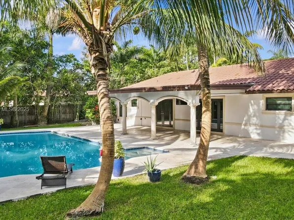 18301 SW 86th Ave, Palmetto Bay, FL 33157