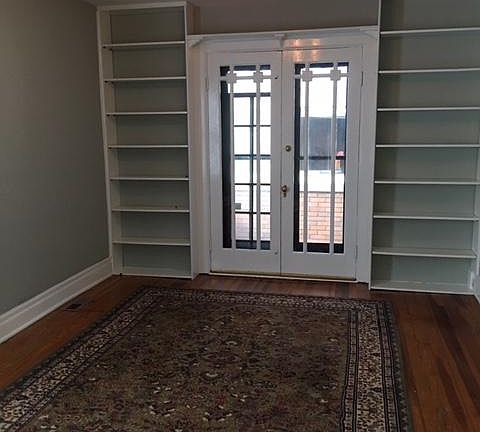 Room 1. 4 rooms off main hallway. Wood floors Built in bookc