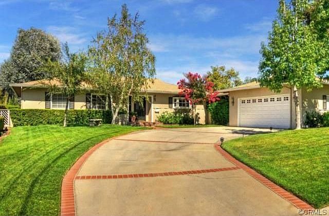 1st image of 807 Serpentine Dr
