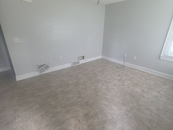 3rd image of 523 14th St NW