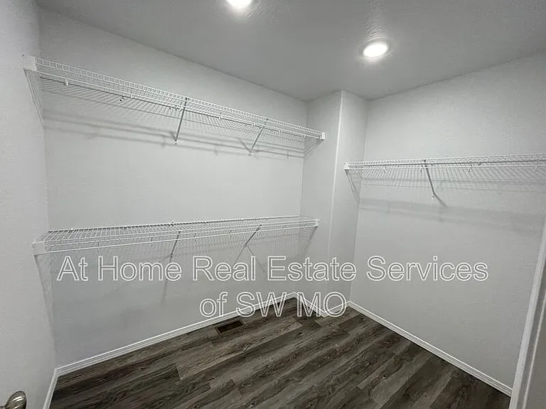 653 S Southgate Dr — Photo 11