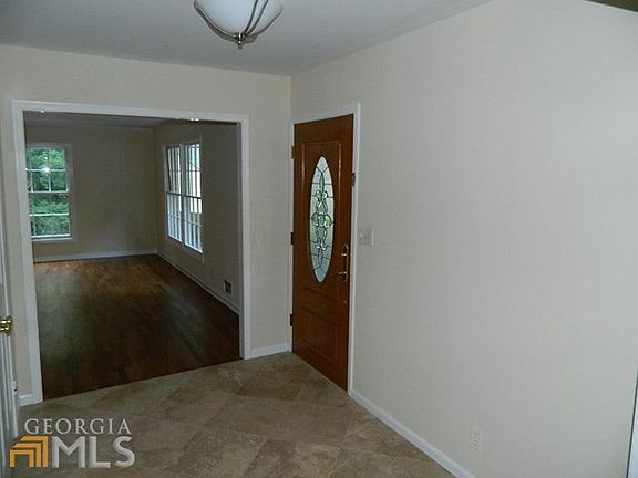 5th image of 107 Fox Hills Cir SE