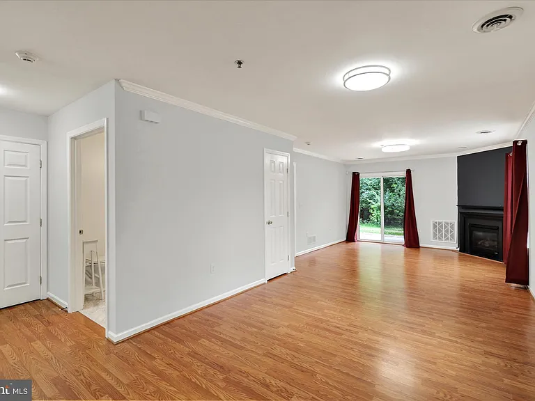182 Christine Dr — Photo 9