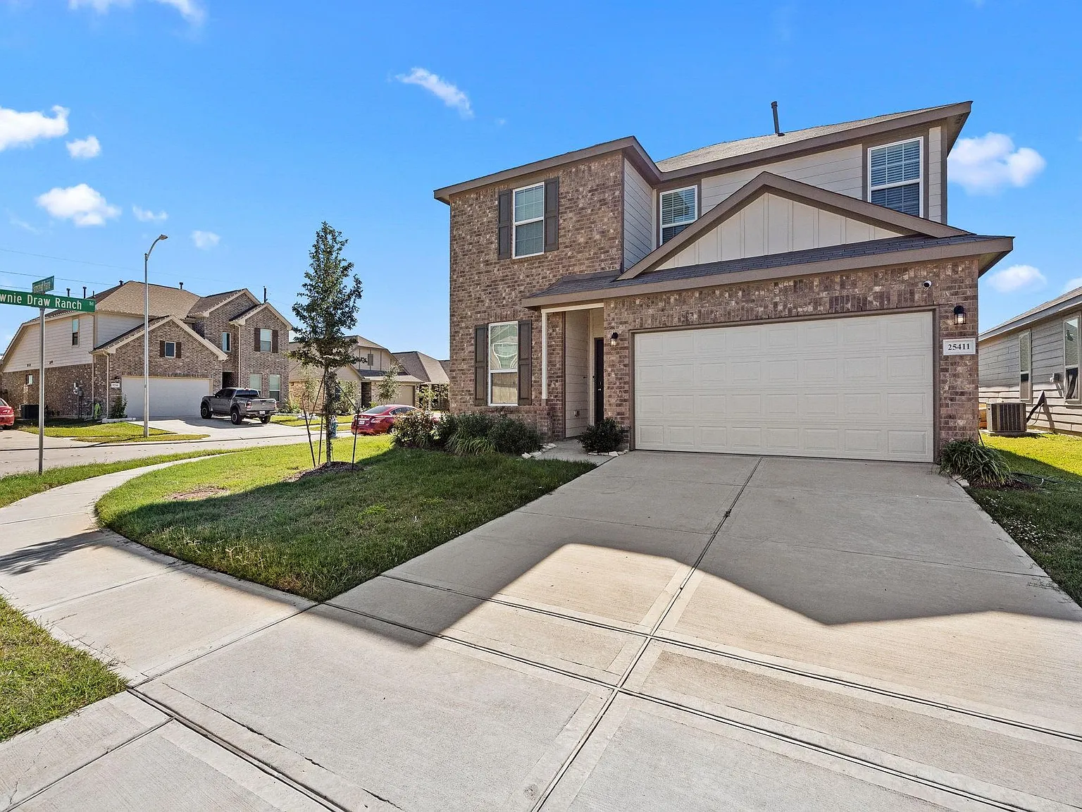 4 bed, 3.0 bath, 2059 sqft, $2,500 — Photo 2