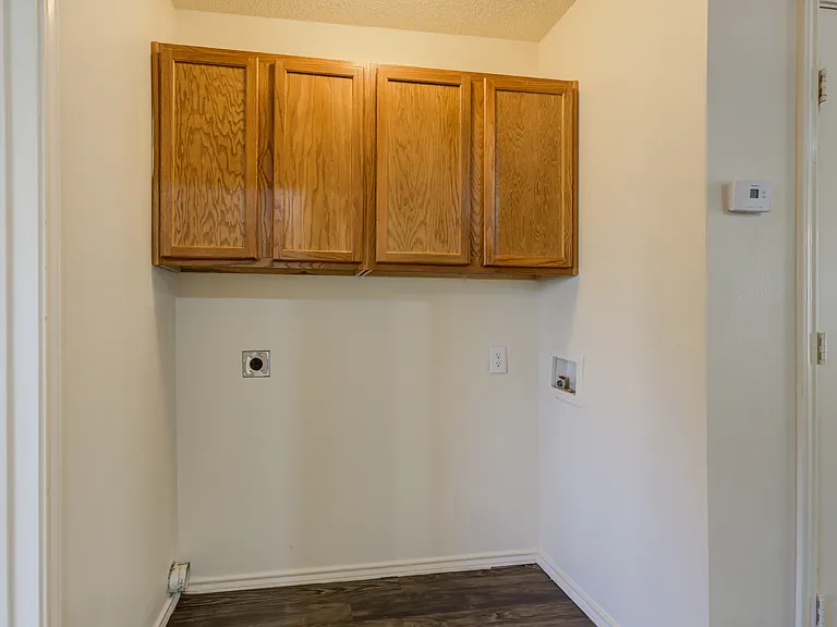 Greenwood Apartments A — Photo 15