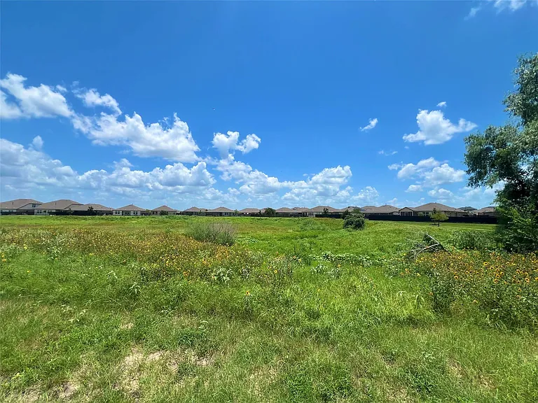 111 Chinaberry Bnd — Photo 29