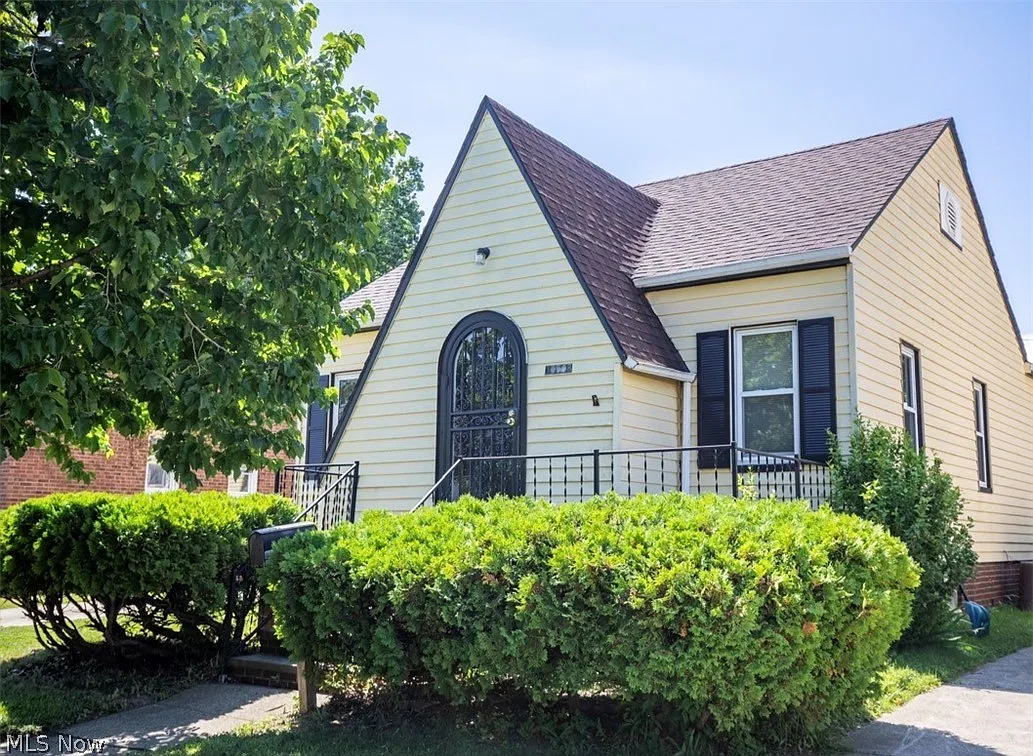 3 bed, 1.5 bath, 1844 sqft, $1,500 — Photo 1