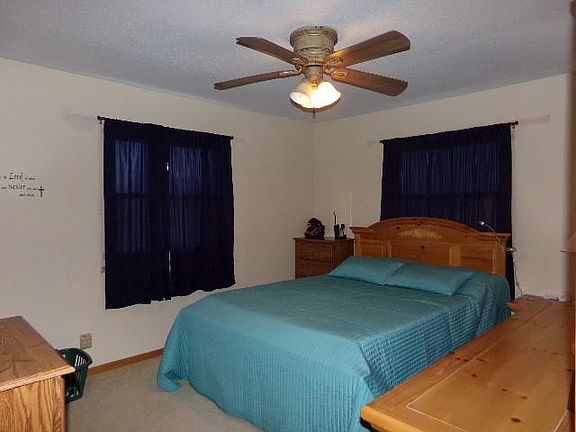 5th image of 606 W 6th St