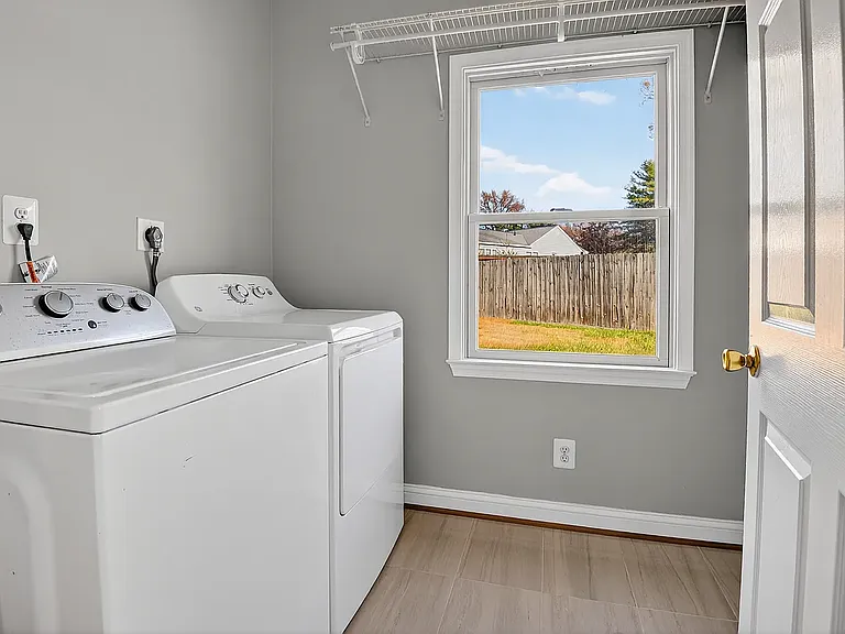 6009 Pratt St — Photo 17