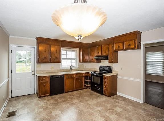 4th image of 2305 Triple Crown Ct
