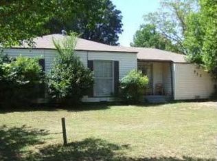 717 Arizona Ave, Wake Village, TX 75501