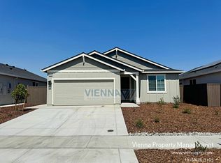 8064 Pasadena Dr, Roseville, CA 95747