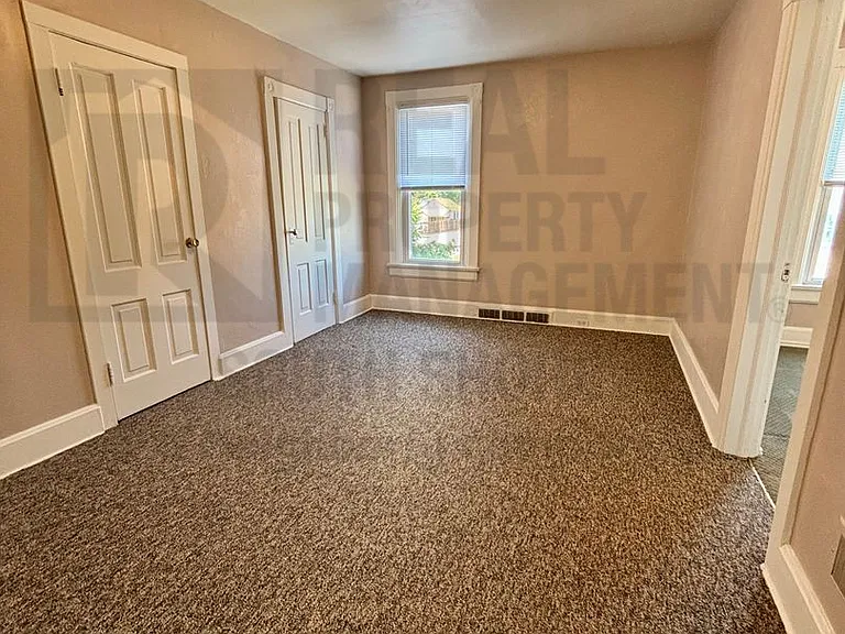 502 E Lincolnway #1/2 — Photo 6