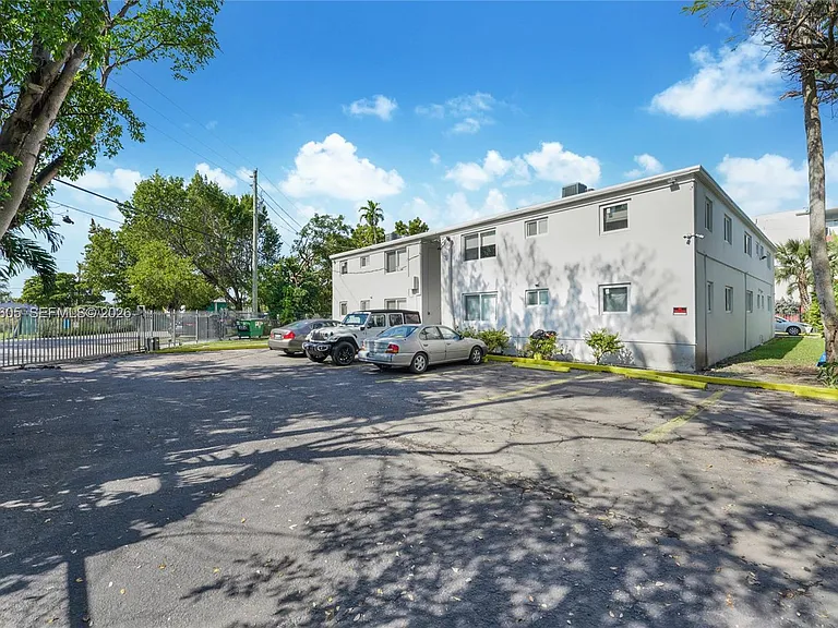1630 NW 18th St #3 — Photo 9