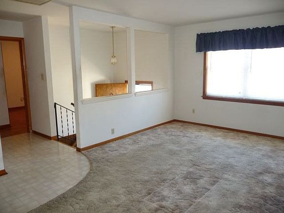 5th image of 2415 Bluebird Dr