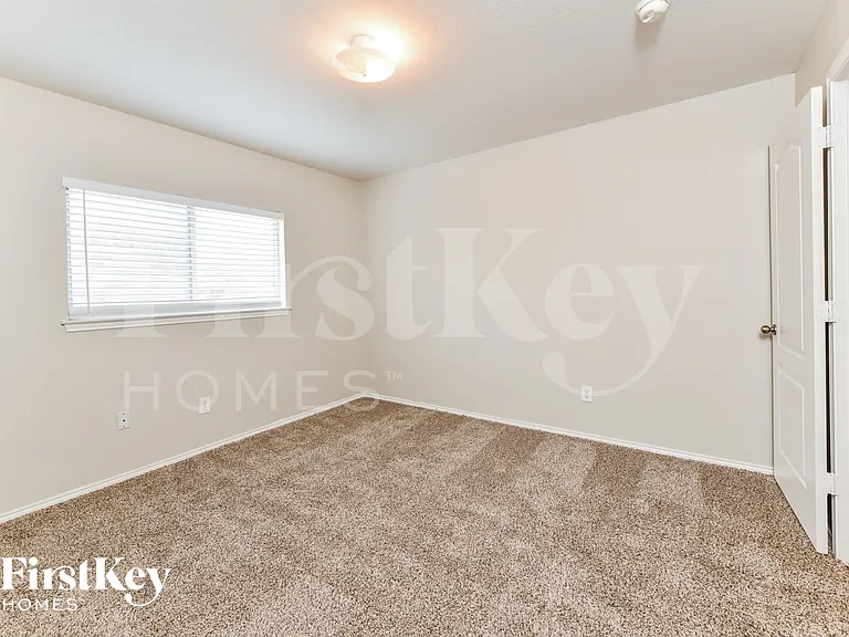 8036 Autumn Creek Trl — Photo 13