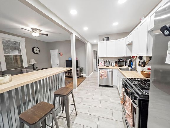 3rd image of 3236 Bishop St