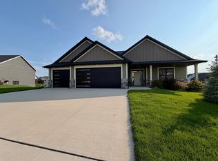 2108 Whitlee Ln SW, Rochester, MN 55902