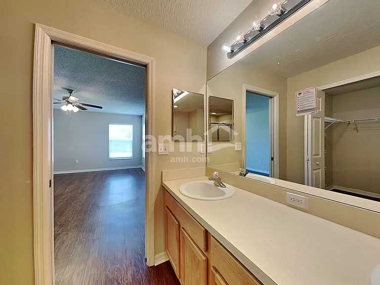 315 Colony Ct — Photo 13